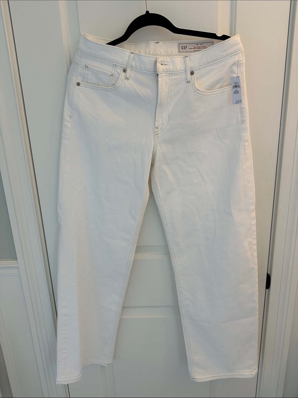 GAP low rise loose jeans size 28. Never worn